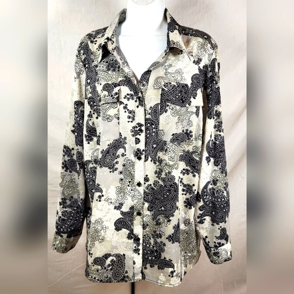 Elementz Tops - ELEMENTZ Black and White Paisley V-Neck Button Up Blouse - Size 2X or Size 18
